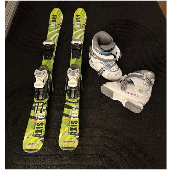 Pair of skis + boots - Picture 1 of 2